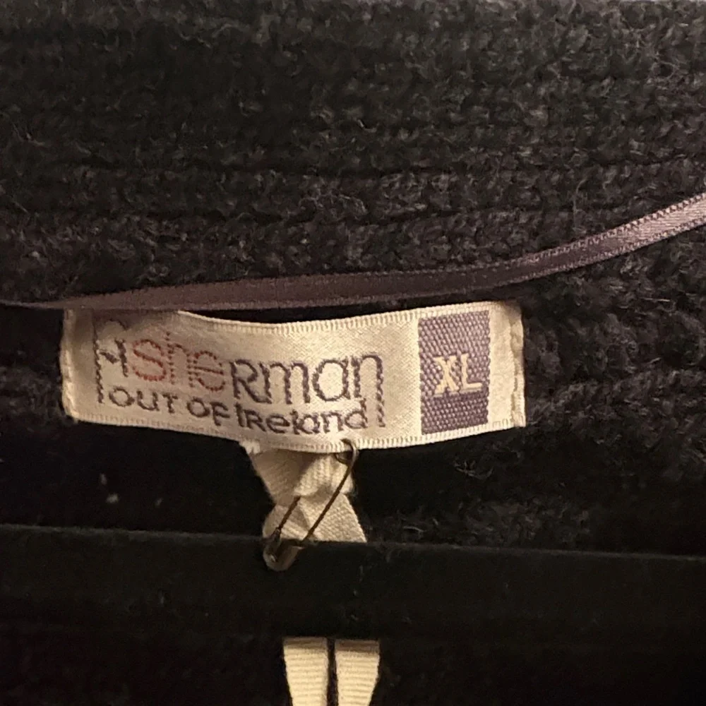 Elegant Black Cable Knit Sweater - Picture 3 of 5